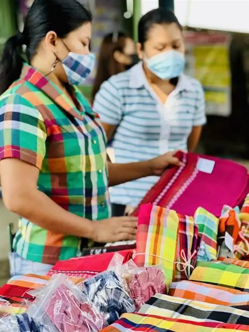 Продукты Hablon в многоцелевом кооперативе Salngan Livelihood