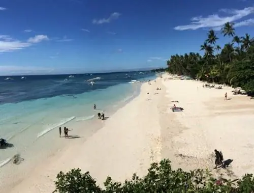 Вид со стороны бассейна Аморита Бохол