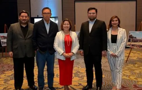 VIP-персоны Бельвью с мэром Панглао Леонилой Монтеро