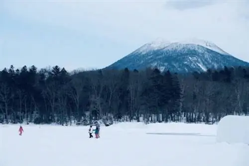 Замерзшее озеро Акан