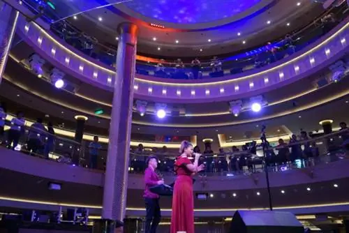 Группа выступает на борту Genting Dream