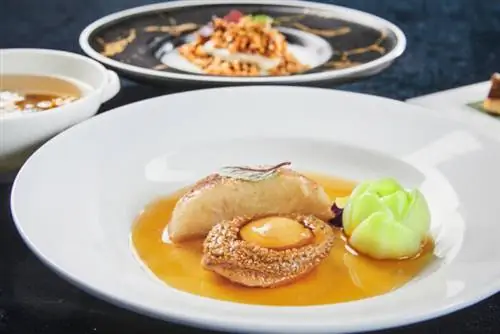 11 мая 2020 года будет запущено новое фирменное комплексное меню Greater China Club на четверых, включающее на выбор два комплексных меню из 12 блюд по цене 1 888 гонконгских долларов (первоначальная цена 2 488 гонконгских долларов), в которые входят три закуски, один суп, четыре основных блюда. блюда, один рис и два десерта