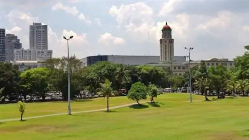 Вид на мэрию Манилы со стен Интрамурос