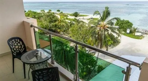 Sunrise Beach and Spa на Маафуши, Мальдивы