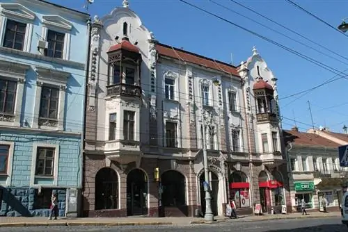 Красивые здания в Черновцах