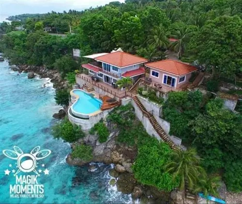 Вилла на скале, фото со страницы Villaonacliff Cebu FB