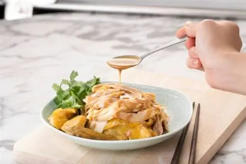 Нарезанная вручную курица с кунжутным соусом