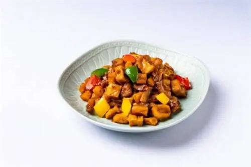 Чиу Чоу, маринованная нарезанная кубиками свинина и болгарский перец