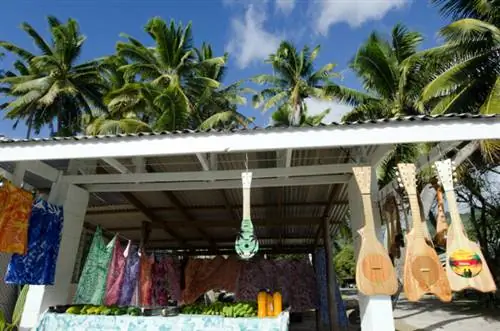 Тропический сувенирный магазин на островах Кука, фото через Depositphotos