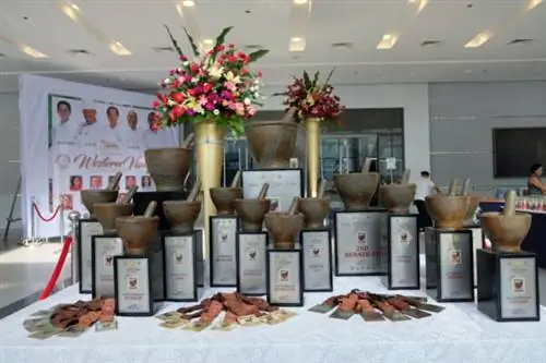 Трофеи конкурса кулинаров «Наследие Табу-Ан Илонго» Западных Висайских островов