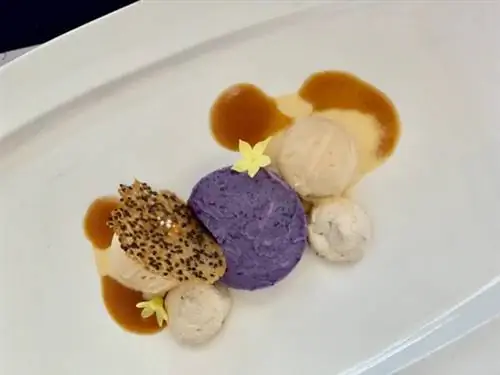 Сорбеты Мантекадо Илонгго с карамелью Батуан и дуэтом делайт Камоте