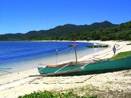 Островные направления на Филиппинах: пляж с белым песком на острове Палауи