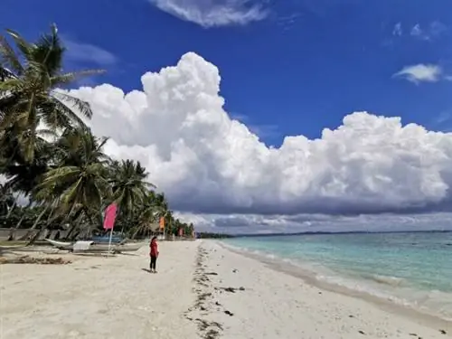 Белый пляж Побласьон