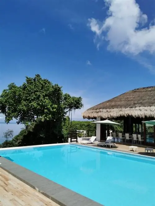 Бесконечный бассейн на острове Oceans Edge Carabao