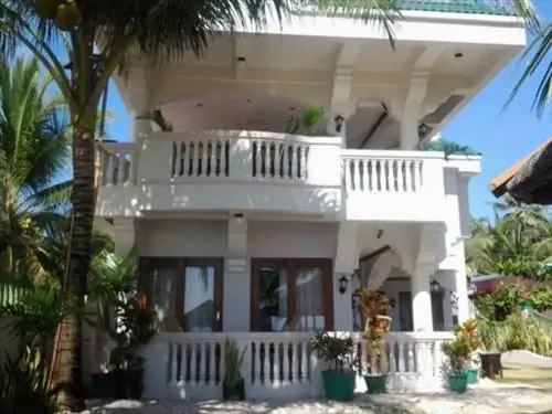 Бич Хаус Остров Карабао