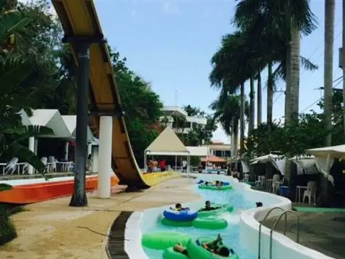 Сплэш Маунтин Резорт & Отель