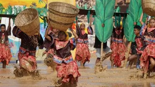 Фотография фестиваля грязи в Маланьанге с сайта Malagnang Festival FB