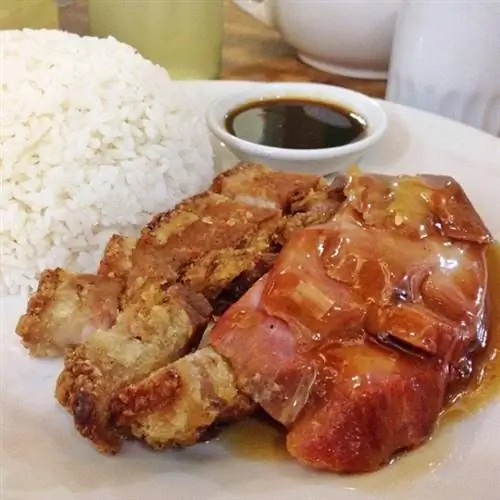 Начинки из свинины Лечон и Асадо в чайном доме Ин Ин