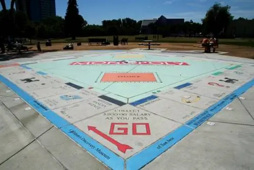 Монополия в парке