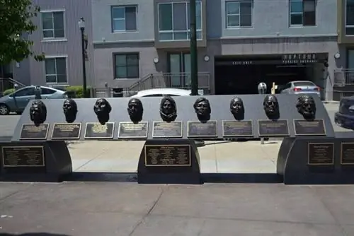 Памятник «Помни их: чемпионам человечества», автор Минетт Лонци, Wikimedia cc