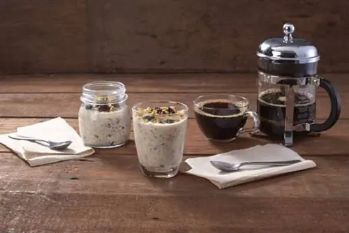 Овсянка с ягодами и чиа на ночь - новые варианты завтрака в Starbucks