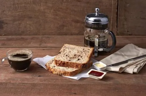 Тост с фруктами и орехами