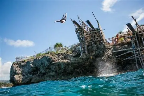 Cliff Jumping на Боракае, фото через DOT