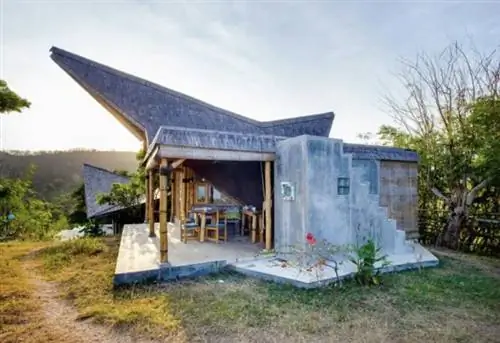Бамбуковое бунгало Airbnb в Герупуке