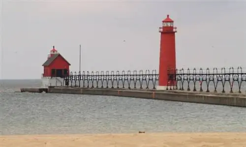 Пляж в государственном парке Гранд-Хейвен, автор takomabibelot, Wikipedia CC