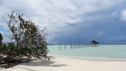 Пляж с белым песком на острове Онук от Bugsuk Island FB