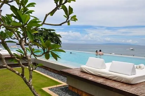 Пейзажный бассейн в отеле Amorita Resort на Бохоле