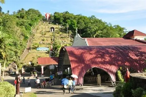 Грот Виа Долороза в Лукбане Кесон