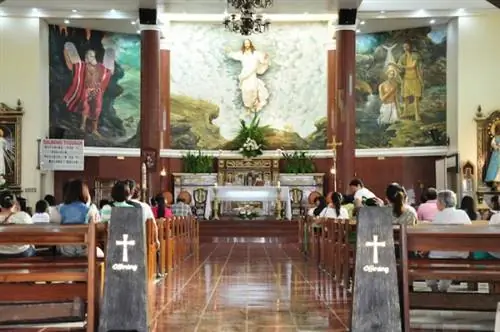 Внутри часовни исцеления Камай ни Хесус