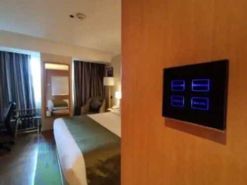 Выключатель света в отеле Holiday Inn Baguio City