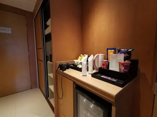 Мини-бар и гардероб