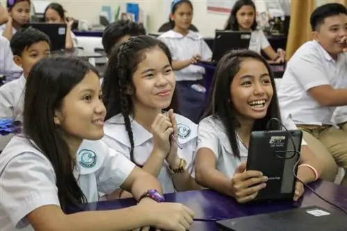 Студенты-бенефициары Фонда Аяла