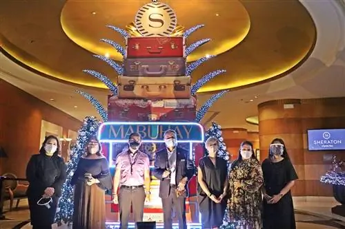 Sheraton Manila Bay Lights Mabuhay Jeepney на виртуальном освещении рождественской елки
