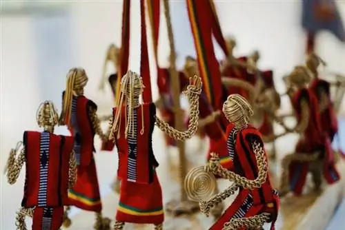 Местные художники демонстрируют свои работы в Саншайн-парке на открытии выставки «Искусство в парке». Выставка продлится до 30 ноября 2020 года.