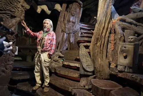 Кидлат Тахимик в деревне художников Или-Лиха