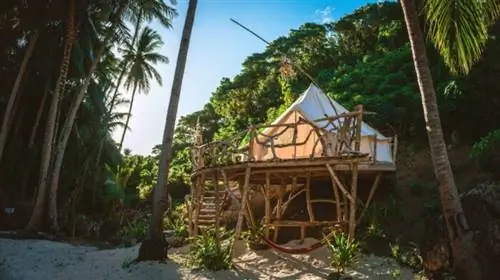 Живите в палатке на острове Драйфт Дарокотан.