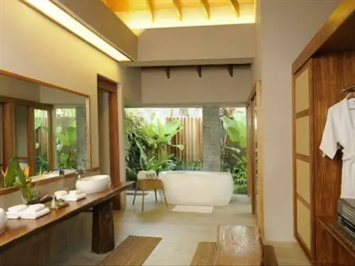 Сосредоточьте свой разум и тело на ферме в Сан-Бенито.