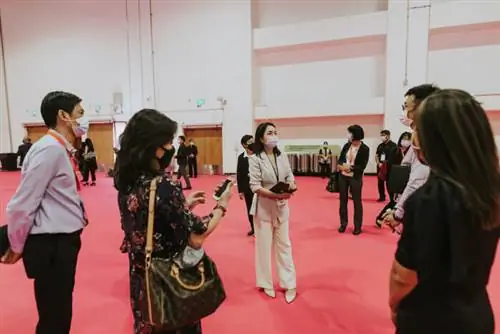 Во время TravelRevive внутри помещения было обеспечено правильное пространство и минимальное скопление людей.