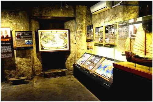Ghost Inside Museo Parian - Дом иезуитов 1730 года в Себу