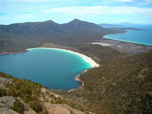 Фрейсине Wineglass Bay и Promise Bay, Бьорн Кристиан Торриссен, Wikimedia cc Фрейсине Wineglass Bay и Promise Bay, Бьорн Кристиан Торриссен, Wikimedia cc