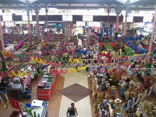 Рынок Папеэте, автор Фред, Wikimedia cc. Рынок Папеэте, автор Фред, Wikimedia cc.