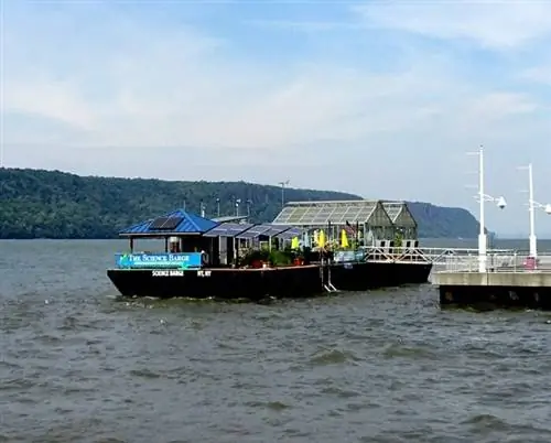 Научная баржа в долине Гудзона, работа Джима Хендерсона через Wikimedia cc