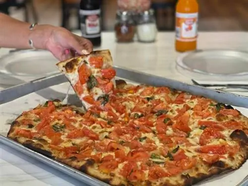 Frank Pepe Pizzeria Napoletana, фото со страницы FB