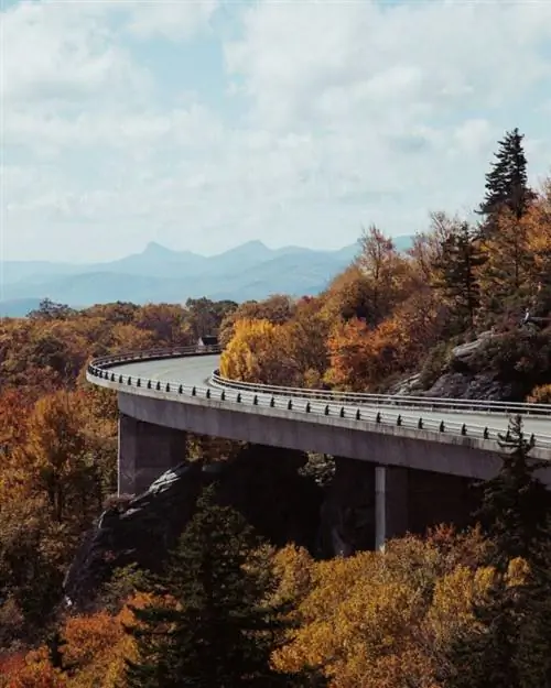 Blue Ridge Parkway, автор Уэс Хикс через Unsplash