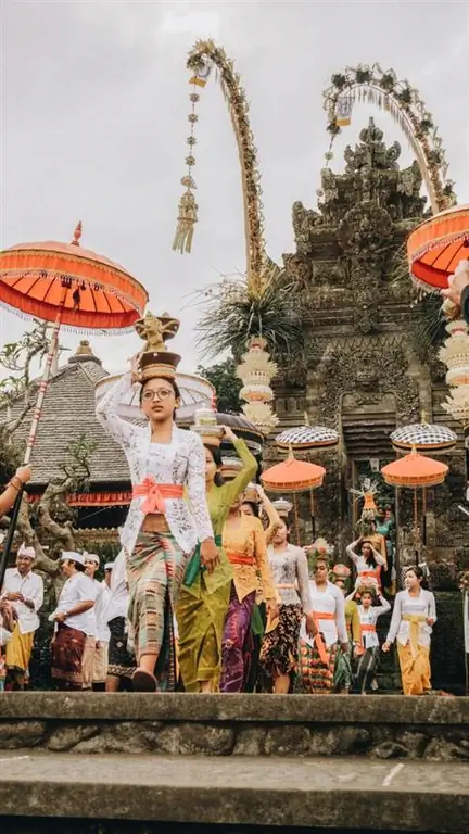 Фестиваль на Бали Рубена Хутабарата через unsplash