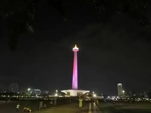 Огни Национального памятника в ночное время